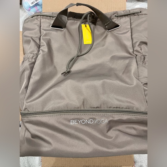 NWT Beyond Yoga Convertible Gym Bag - Picture 6 of 8